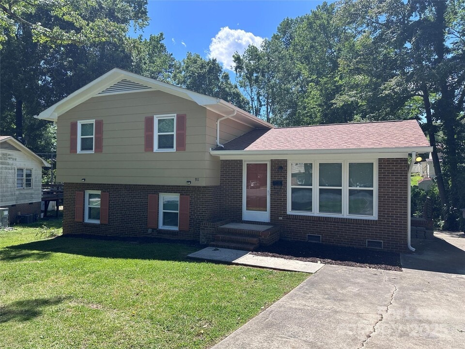 911 Bannister Pl in Charlotte, NC - Building Photo