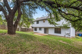 12000 Lincolnshire Dr in Austin, TX - Building Photo - Building Photo