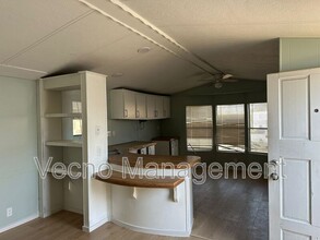 4040 SW Military Dr in San Antonio, TX - Building Photo - Building Photo