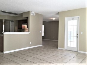 1054 Royal Oaks Dr in Apopka, FL - Foto de edificio - Building Photo