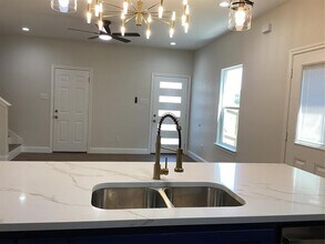 8005 W Elizabeth Ln in Fort Worth, TX - Building Photo - Building Photo