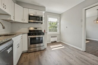 24 Hutton Ave in West Orange, NJ - Building Photo - Building Photo