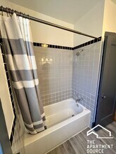 6945 S Paxton Ave in Chicago, IL - Building Photo - Building Photo