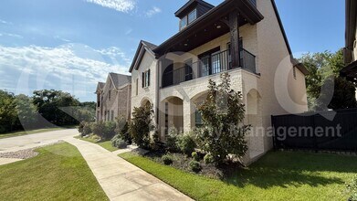 732 Patriot Ln in Irving, TX - Foto de edificio - Building Photo