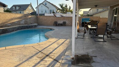 13275 Brass Ring Ln in Corona, CA - Foto de edificio - Building Photo