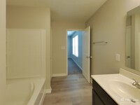 818 Westpointe Dr photo'