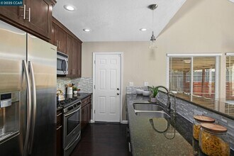 557 Alameda Dr in Livermore, CA - Building Photo - Building Photo