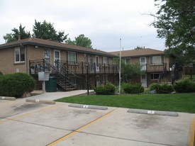 979 Upham Ct Apartments