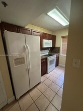 210 Riviera Cir in Weston, FL - Foto de edificio - Building Photo