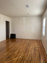 330 S Virginia Ave in Azusa, CA - Foto de edificio - Building Photo