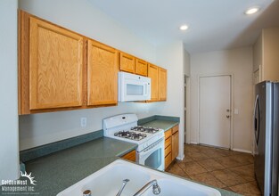 7121 River Meadows Ave in Las Vegas, NV - Building Photo - Building Photo