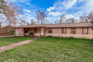1417 23rd St in Huntsville, TX - Building Photo