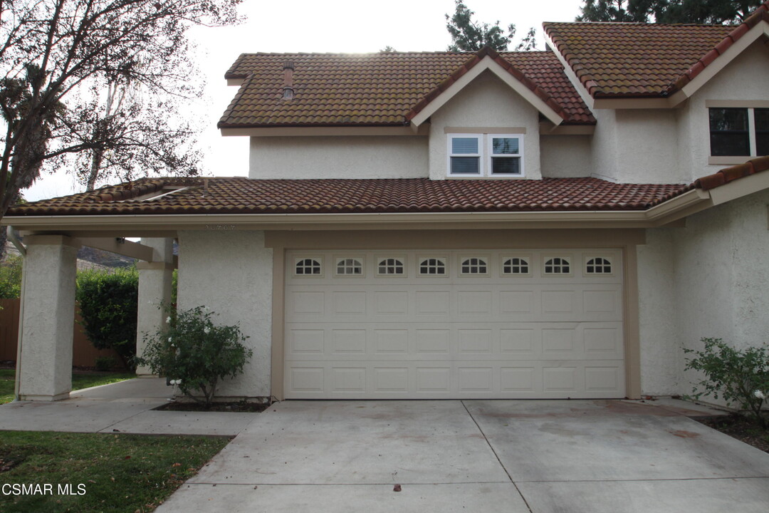 30484 Passageway Pl in Agoura Hills, CA - Building Photo