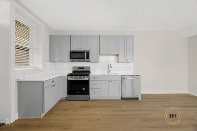 3180 N Milwaukee Ave in Chicago, IL - Building Photo - Building Photo
