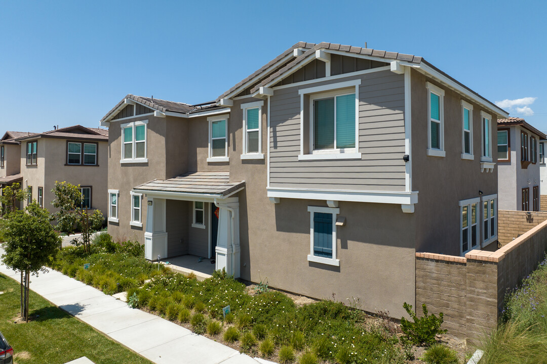 Cambridge Court in Ontario, CA - Building Photo