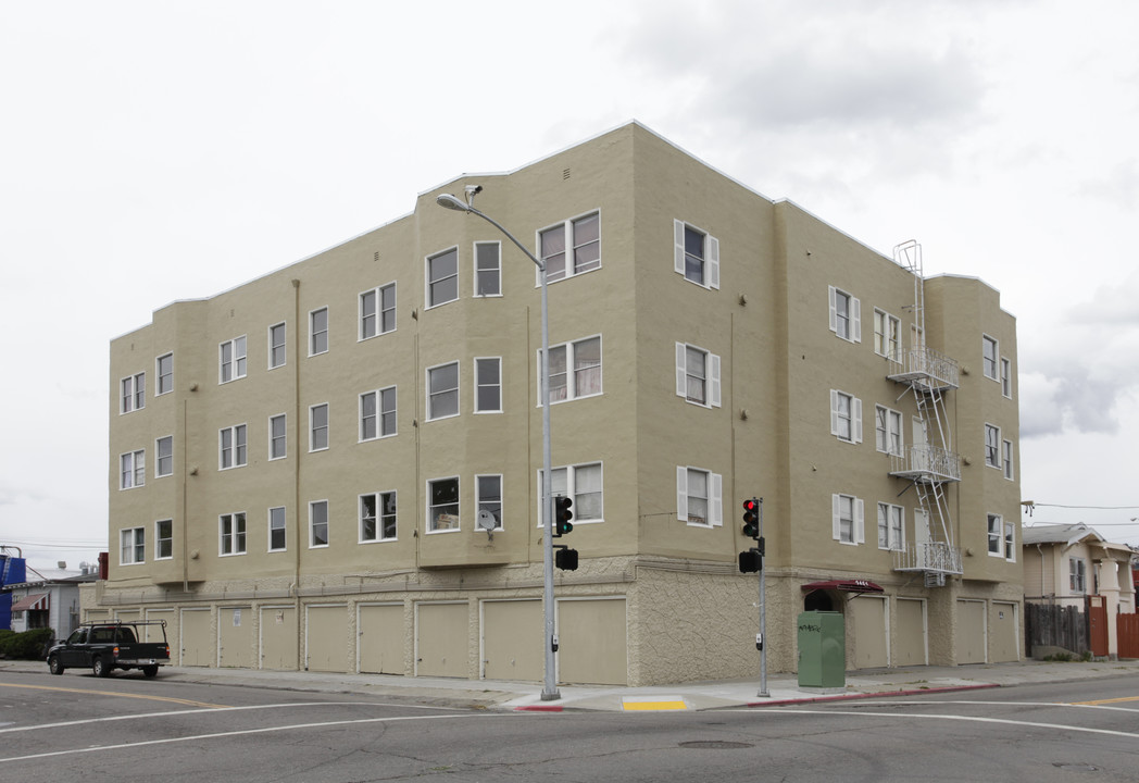 2451 Seminary Ave in Oakland, CA - Building Photo