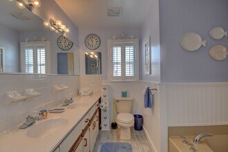 711 S Atlantic Ave in Virginia Beach, VA - Foto de edificio - Building Photo