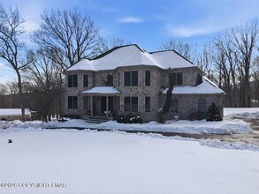5132 Pocono Park in Swiftwater, PA - Building Photo - Building Photo
