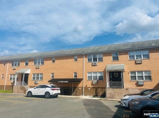 34 Wisse St, Unit 18 in Lodi, NJ - Building Photo - Building Photo