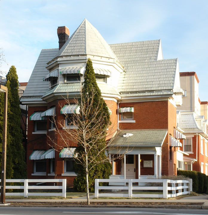 334 W College Ave in State College, PA - Foto de edificio