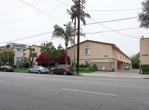 Valli Hacienda in Van Nuys, CA - Building Photo - Building Photo