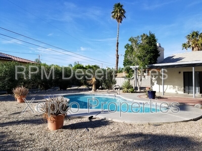 1995 W Nicola Rd in Palm Springs, CA - Building Photo