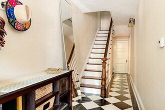 1702 Hollins St in Baltimore, MD - Building Photo - Building Photo