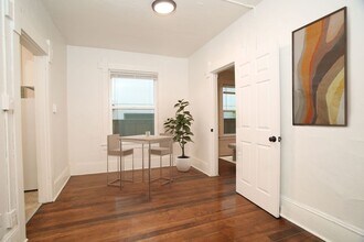 Towne Apartments in Seattle, WA - Foto de edificio - Interior Photo