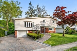 42 Maria Ln in Yonkers, NY - Building Photo
