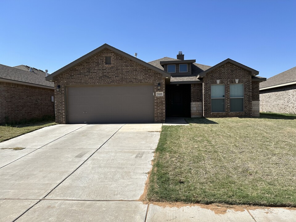 7418 105th St in Lubbock, TX - Building Photo