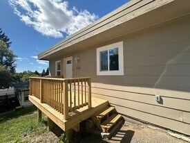 1113 10th St NW in Minot, ND - Building Photo
