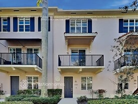 156 Greenwich Cir in Jupiter, FL - Building Photo