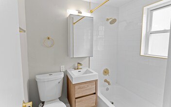 The Flats at Wasson Way in Cincinnati, OH - Building Photo - Building Photo