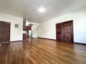 240 W 104th St in New York, NY - Building Photo - Building Photo