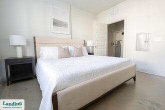 404 W 26th St, Unit 5108 in Charlotte, NC - Building Photo - Building Photo