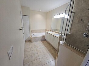 6185 Laurel Ln in Tamarac, FL - Building Photo - Building Photo