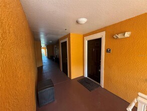 5463 Vineland Rd in Orlando, FL - Building Photo - Building Photo