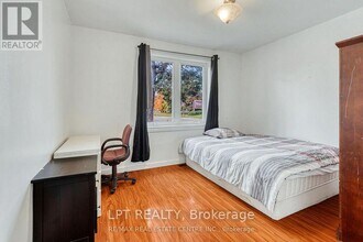 421 St Augustine Dr in Oakville, ON - Building Photo - Building Photo