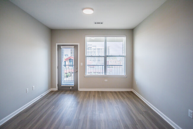 Forum Flats in Memphis, TN - Building Photo - Interior Photo