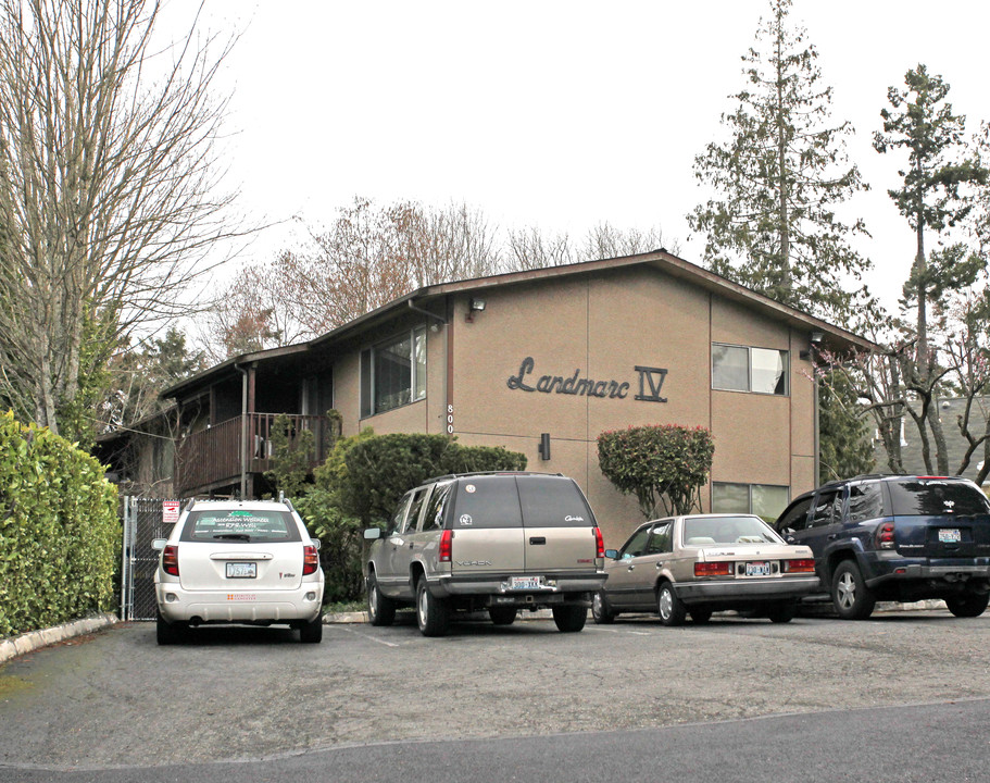 Landmarc IV in Des Moines, WA - Foto de edificio