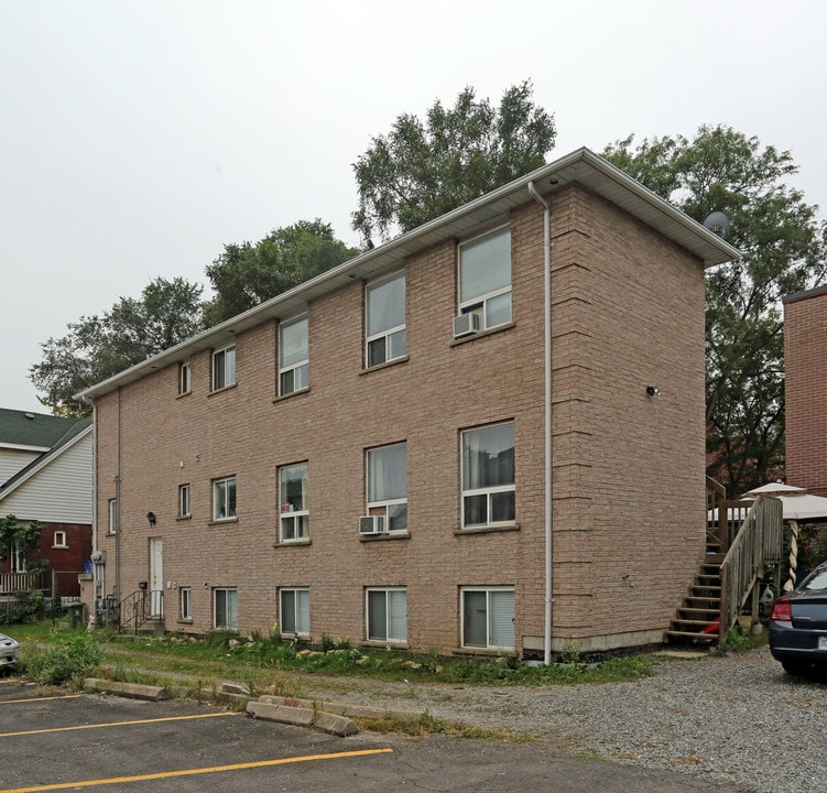 90 Tisdale St S in Hamilton, ON - Building Photo