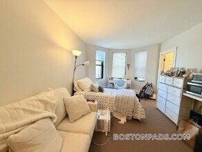 833 Beacon St, Unit 505 in Boston, MA - Foto de edificio - Building Photo