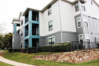 Gateway at Denton - Student Living in Denton, TX - Building Photo - Building Photo