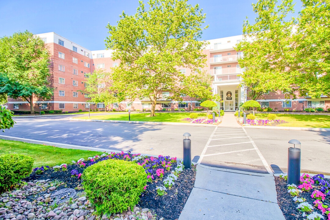 Boulevard Towers in Amherst, NY - Foto de edificio