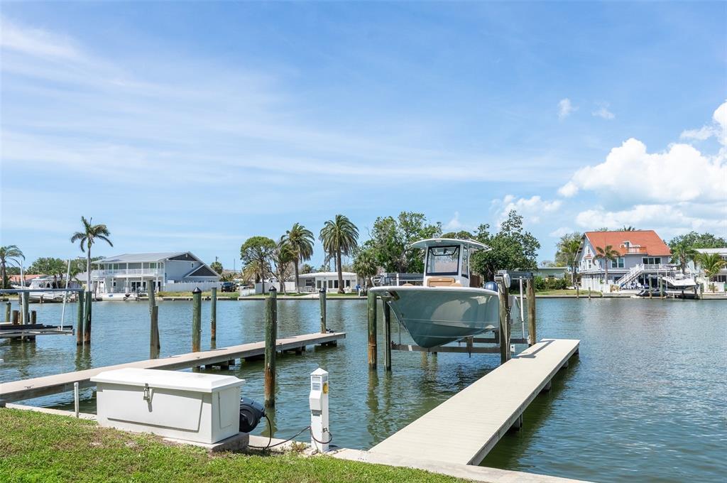 326 Windrush Blvd in Indian Rocks Beach, FL - Building Photo