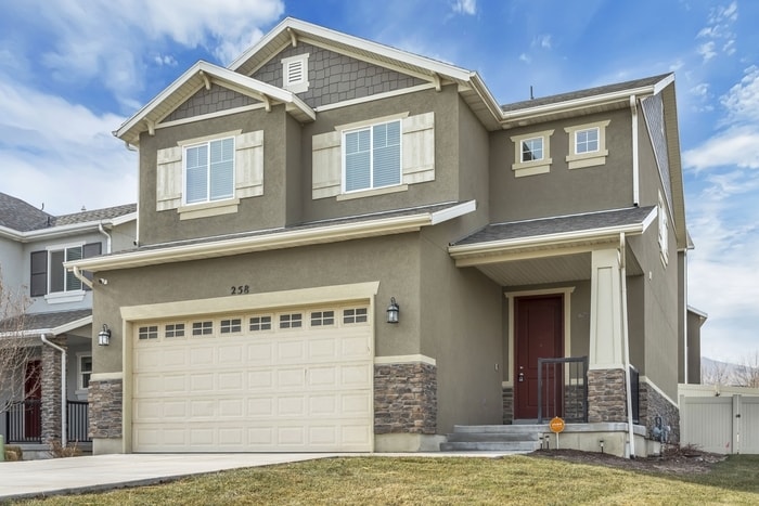 258 W Willow Creek Dr in Saratoga Springs, UT - Building Photo