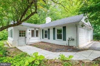 383 Maplewood Ave in Merion Station, PA - Building Photo - Building Photo