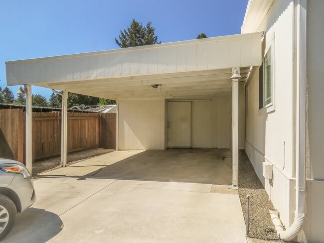 11632 Blue Heron Ln NE in Aurora, OR - Building Photo - Building Photo