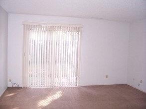 400-410 N West St in Visalia, CA - Building Photo - Building Photo