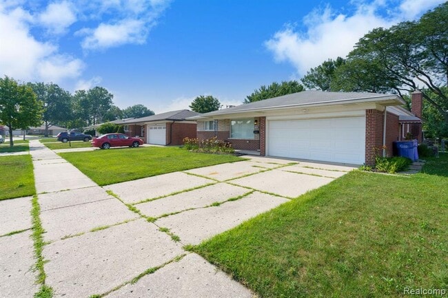 13103 Iowa Dr in Warren, MI - Building Photo - Building Photo